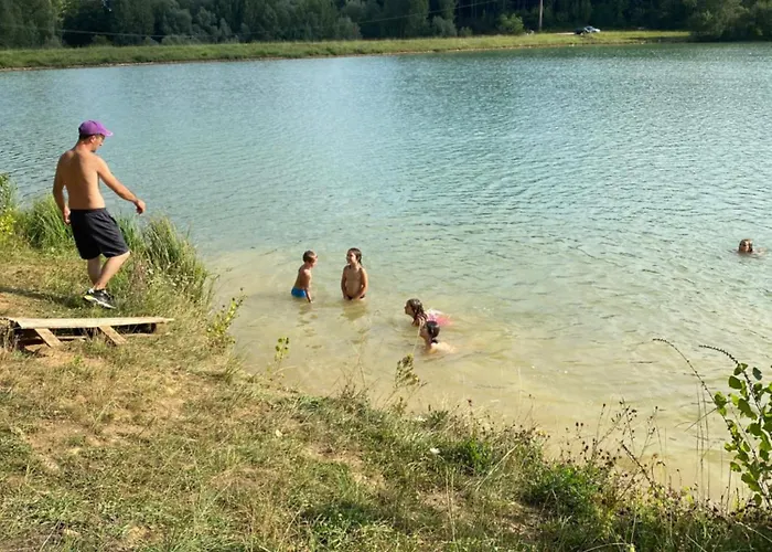 Beautiful Two Bedroomed بيت للعطل