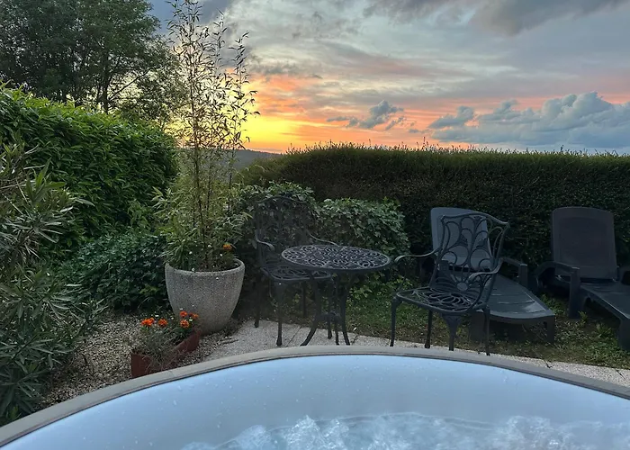 بيت للعطل Beautiful Two Bedroomed