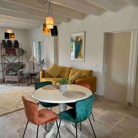 Дом отдыха Beautiful Two Bedroomed Soturac