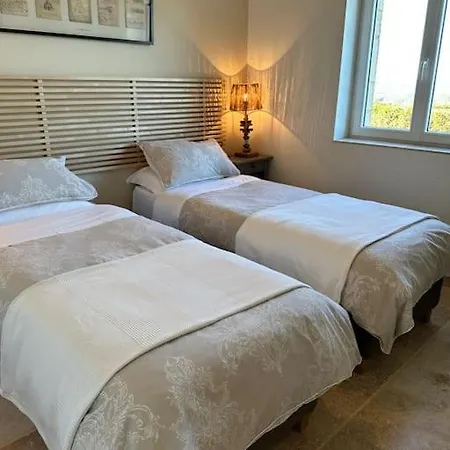Beautiful Two Bedroomed Дом отдыха Soturac